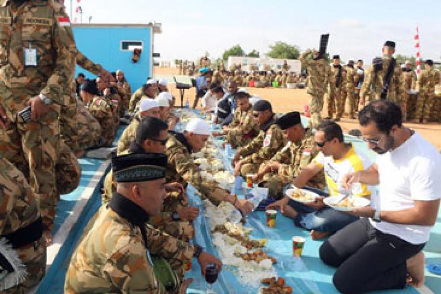 Rayakan Idul Fitri 1437 H di Darfur, Pasukan Garuda TNI Gelar Makan Bersama