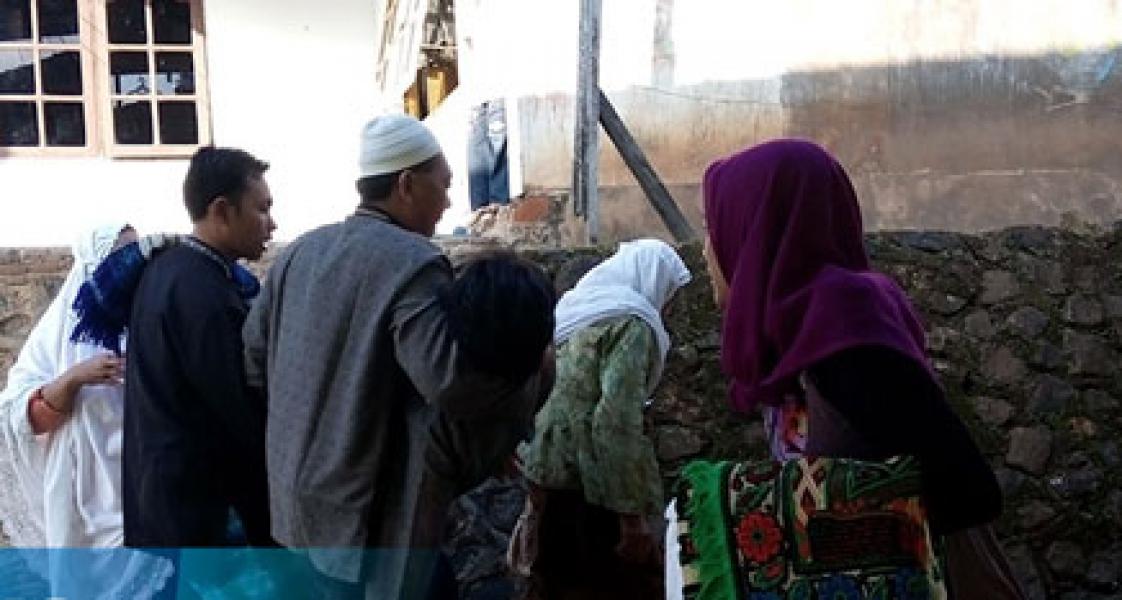 Seorang Jamaah Jatuh Pingsan Usai Salat Id