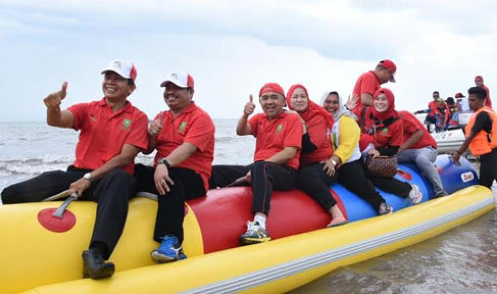 Takjub Keindahan Beting Aceh, Gubri Buka Festival Pantai Pesona Teluk Rhu