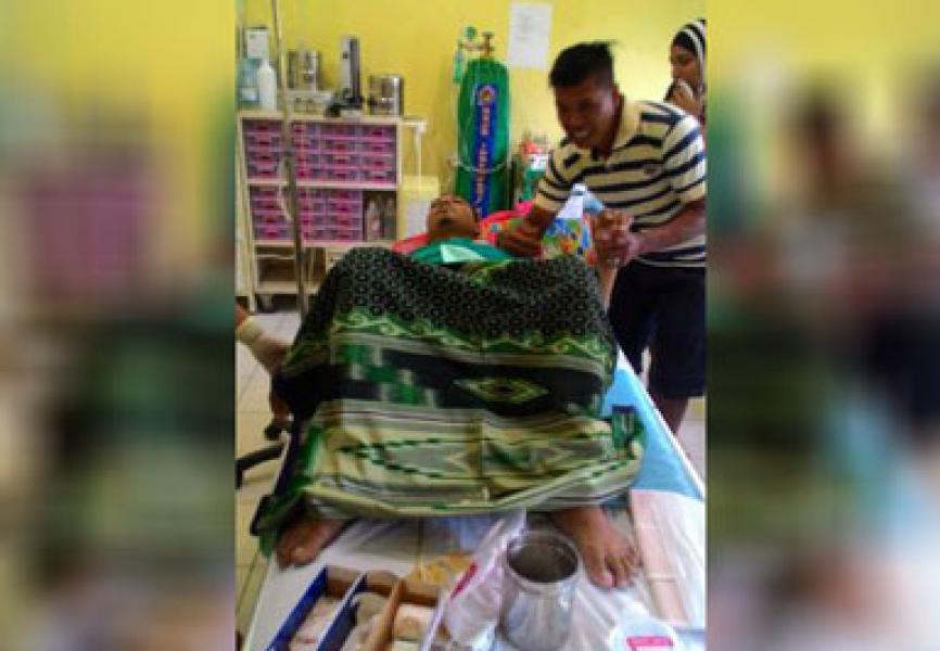 Terluka Parah, Guru Korban Lakalantas di Batang Cenaku Dirujuk ke RSUD Arifin Ahmad