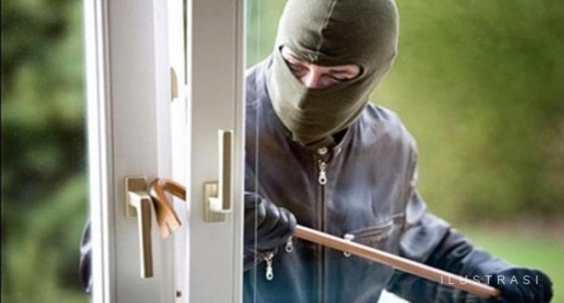 Tidur Pulas, Maling Sikat Sepeda Motor dan Uang