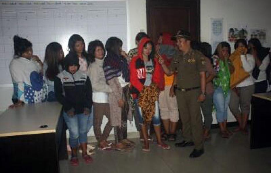 Tim Yustisi Jaring 19 Orang Wanita Malam di Kelok Indah