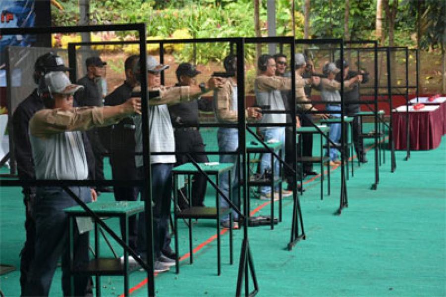 Bakamla RI dan Mitra Maritim Tumbangkan Plate di Markas Kopassus  