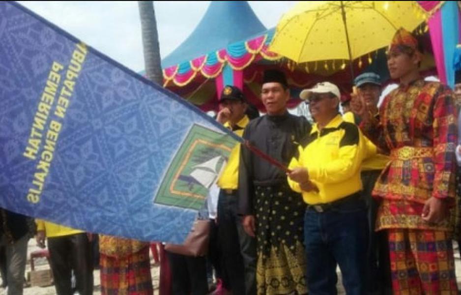 Buka Pesta Pantai di Teluk Rhu, Amril: Mari Lestarikan Budaya Lokal
