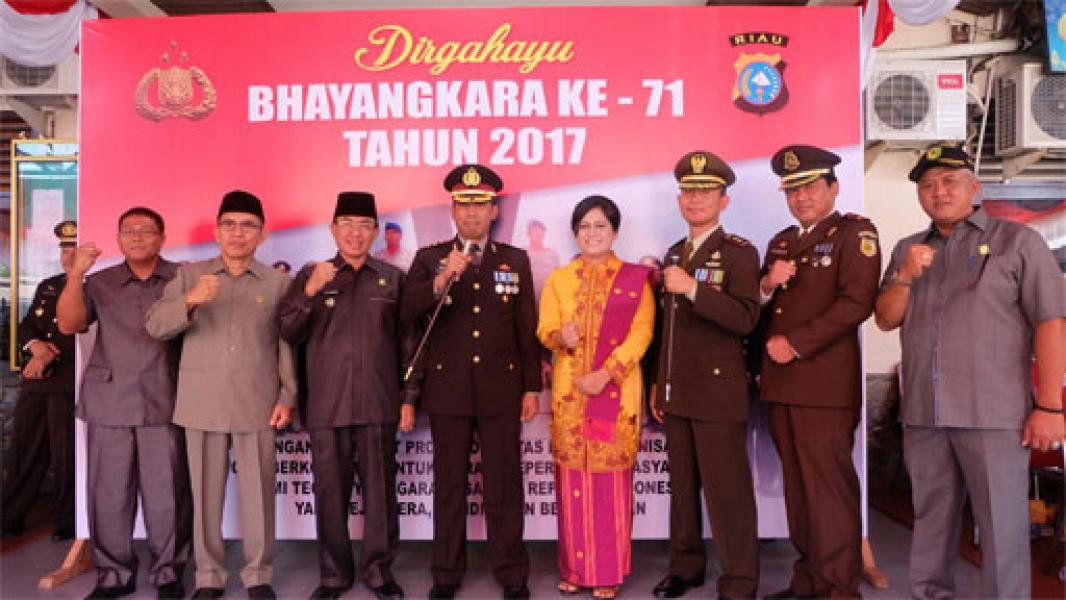 Bupati Inhil HM Wardan Mengikuti Apel HUT Bhayangkara Ke 71