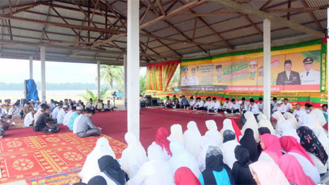 Bupati Wardan Hadiri Istighotsah Dan Halal Bi Halal Di Sungai Piring