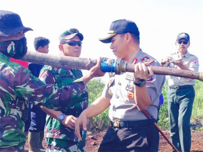 Danrem dan Kapolda Riau Turun Padamkan Karlahut 15 Hektare Bengkalis