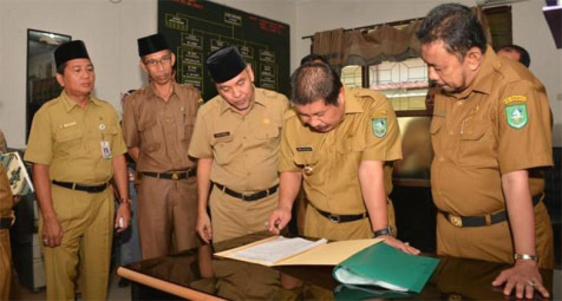 Hari Pertama Masuk Kantor, Bupati Amril Sidak ASN