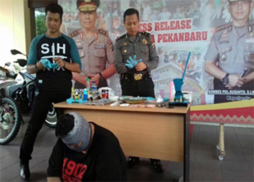 Home Industri Ekstasi di Pekanbaru Hasilkan 35-50 Butir per Hari