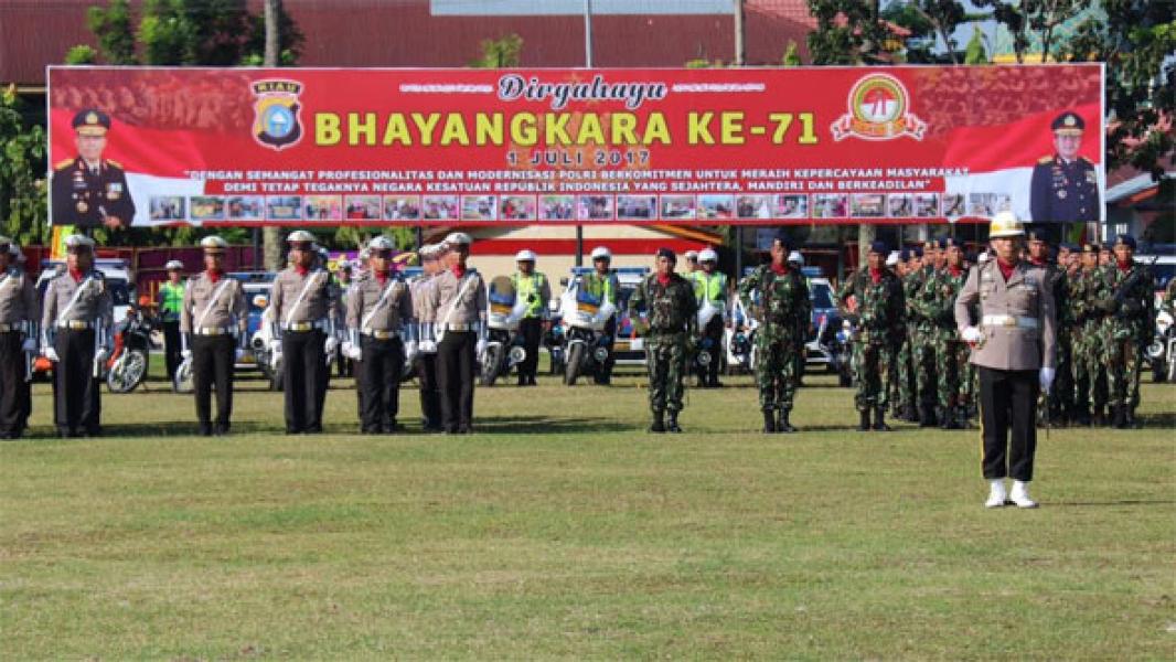Kapolda Riau Pimpin HUT Polri ke 71 di Lapangan SPN Pekanbaru
