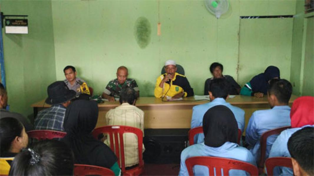 Koramil 08/Mandah Laksanakan Komsos Bersama Mahasiswa Unri