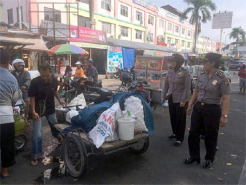 Patroli Dialogis Polwan Polresta Pekanbaru Ampuh Atasi Kemacetan