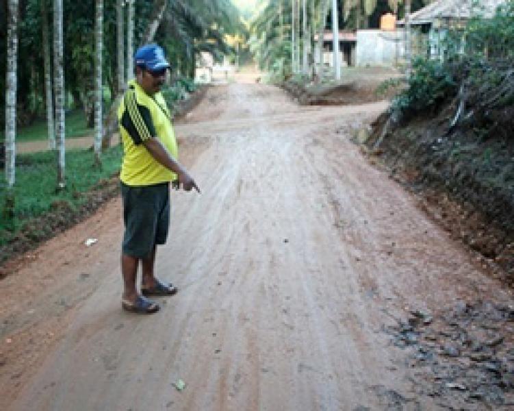 Proyek Dewan Sembrawut Dicaci-maki Warga
