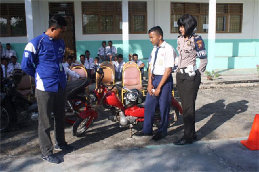 Safety Riding Ke Sekolah, Siswa Di Bekali Pemahaman Kelayakan Kendaraan