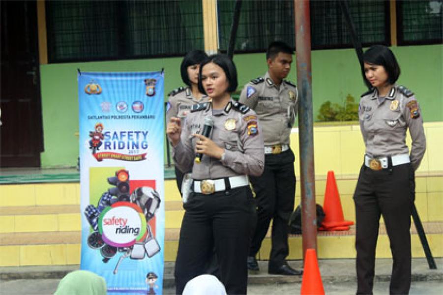 Sat Lantas Polresta Pekanbaru Adakan Safety Riding Ke Sekolah Sekolah