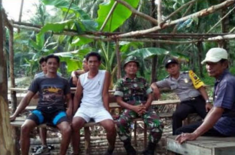 Babinsa Berbaur Komsos Dengan Desa Binaan