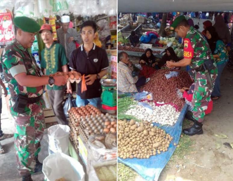 Babinsa Koramil 03/Tempuling Cek Harga Sembako Di Pasar Tradisional Sungai Salak