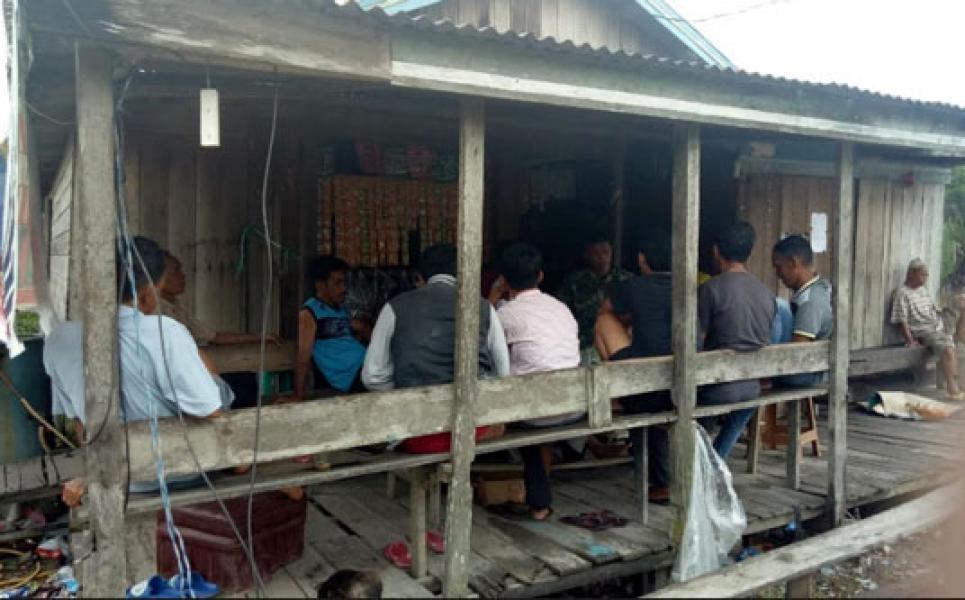 Babinsa Koramil 07/Reteh Laksanakan Komsos Dengan Tokoh Masyarakat