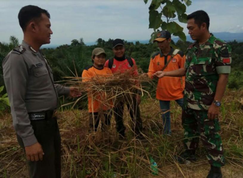 Babinsa Koramil 08 /Tandun Laksanakan Patroli Karlahut Terpadu Bersama Manggala Agni Dan MPA