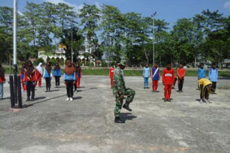 Babinsa Koramil Rimba Melintang Bekali Siswa PBB dan Wasbang