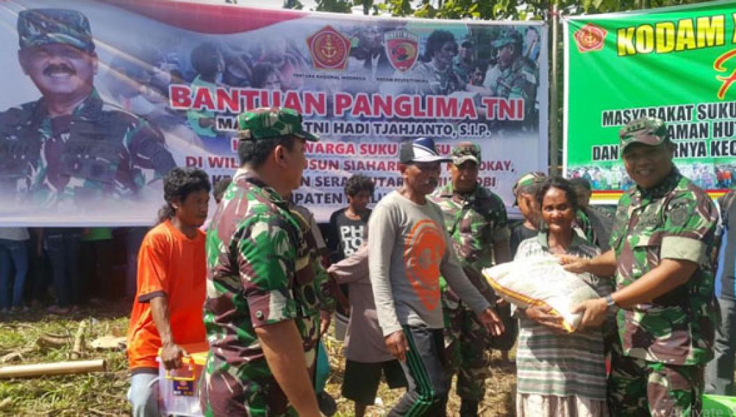 Bantuan Kemanusiaan Suku Mausu Ane Tiba di Pulau Seram