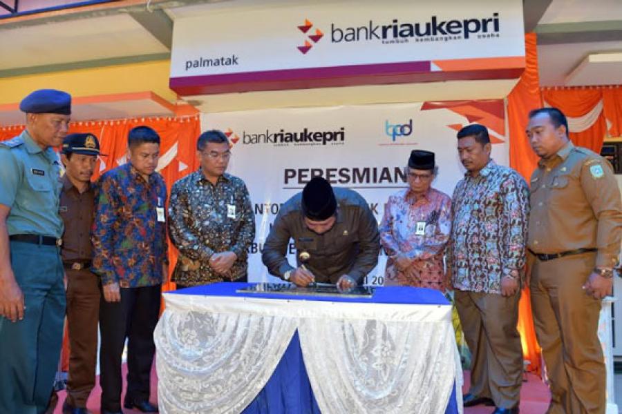Bupati Anambas Resmikan Kantor Kas ke 41 Bank Riau Kepri di Kecamatan Palmatak