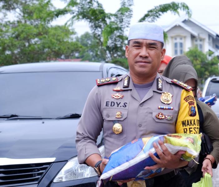 Jumat Barokah, Kepedulian Polresta Pekanbaru Bantu Warga Kurang Mampu Dapat Apresiasi