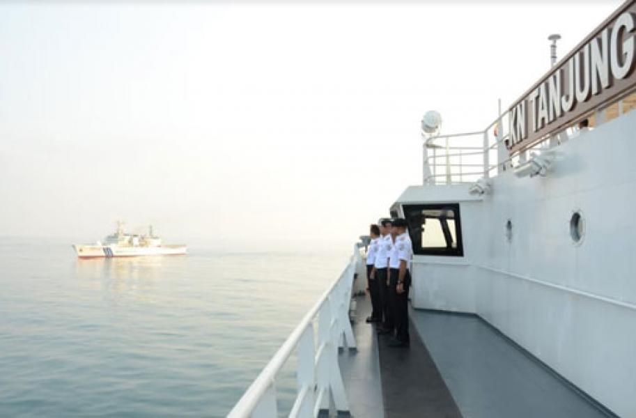 KN Tanjung Datu - 1101 Sambut Kapal Coast Guard Jepang Di Perairan Teluk Jakarta