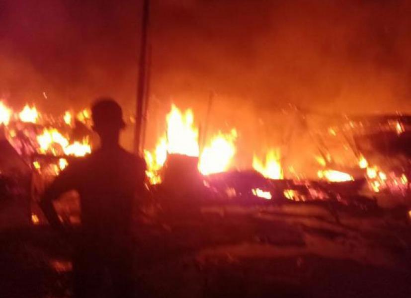 Kebakaran Hanguskan Kios dan Rumah di Pekanbaru