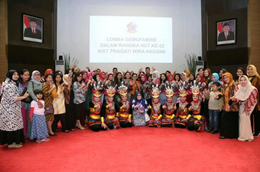 Ketua Harian IKKT Tutup Lomba Tari Gemu Famire