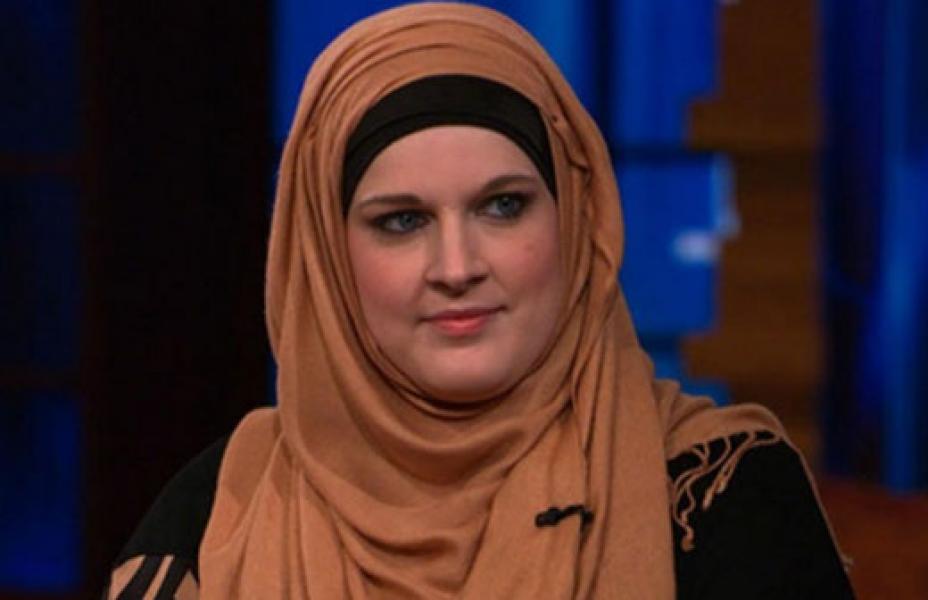 Kristin Nicole Ritchie Kagumi Gerakan Shalat