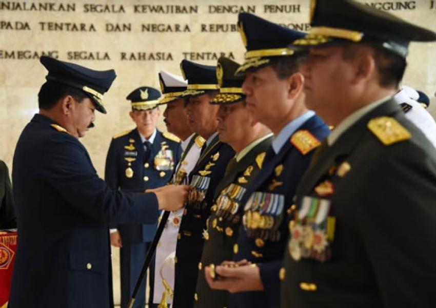 Lima Pati TNI Terima Bintang Dharma