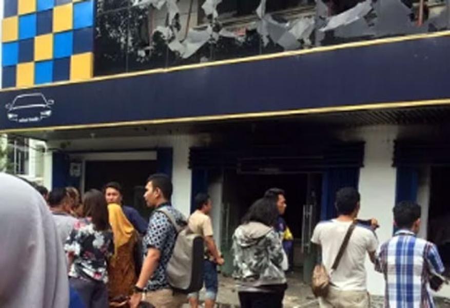 Nasabah Diduga Bakar Diri di Kantor Leasing, Empat Karyawan Terluka