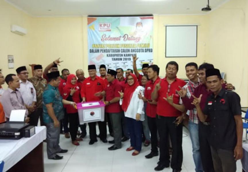 PDIP Resmi Daftarkan 45 Bacalag ke KPU Kampar 