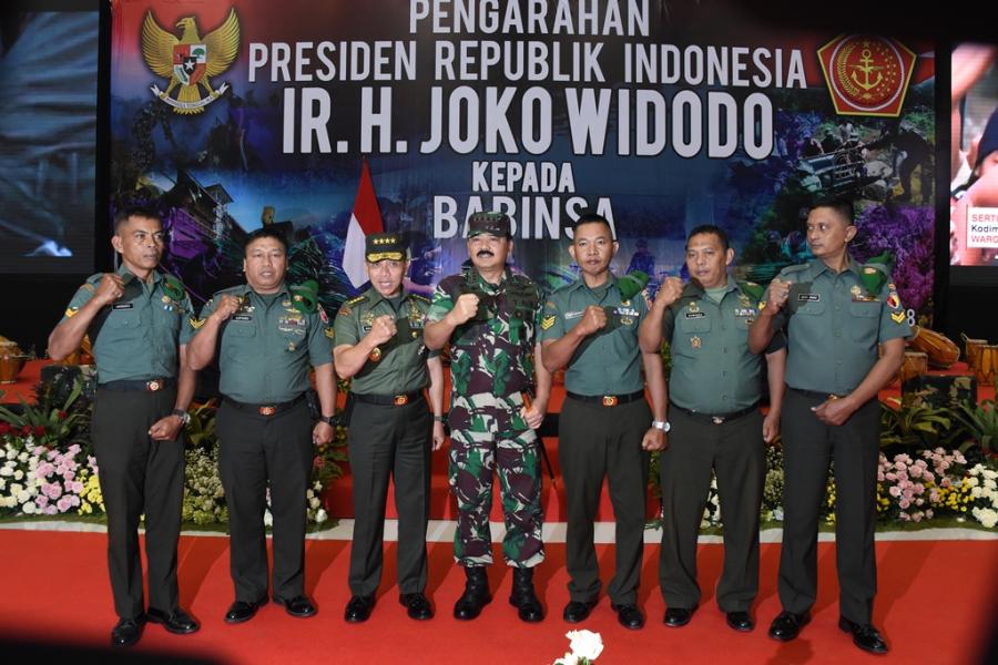 Panglima TNI Berikan Penghargaan Kepada Lima Babinsa Berprestasi