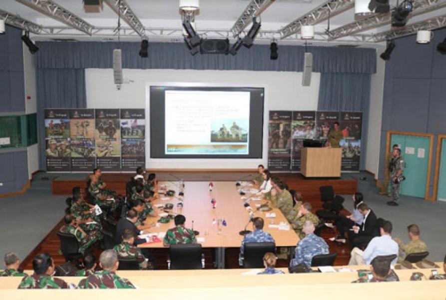 Panglima TNI Kunjungi Robertson Barracks di Parlmeston