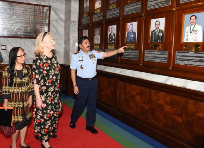Panglima TNI Terima Kunjungan Madame Jonas Marchand