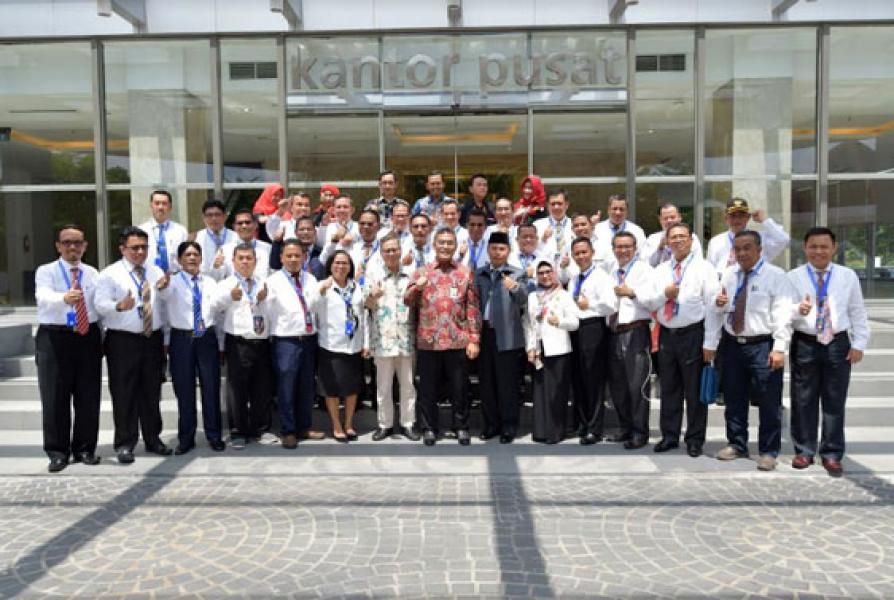 Pejabat Eselon III Kanwil Kemenag Seluruh Indonesia Melakukan Benchmarking Ke Bank Riau Kepri 