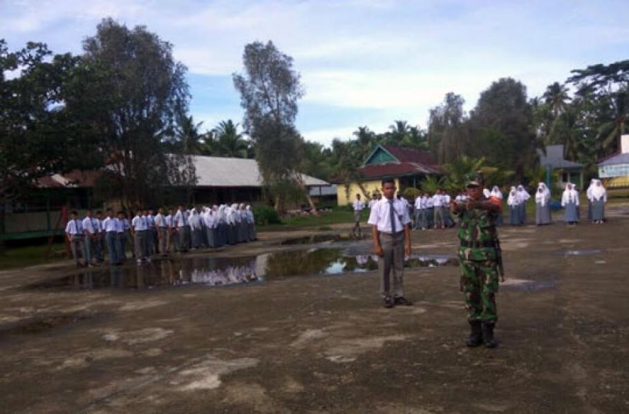 Pembekalan Baris Berbaris Kepada Siswa Baru SMU 1 Mandah