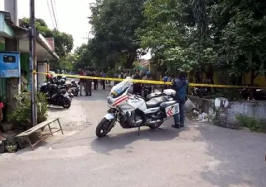 Polisi Amankan Satu Perempuan dan Tiga Orang yang Tengah Bawa Ransel di TKP Bom Pasuruan