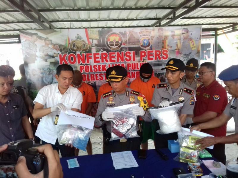 Polsek Limapuluh Amankan Ribuan Pil Happy Five, Ekstasi dan 3,2 Kg Sabu