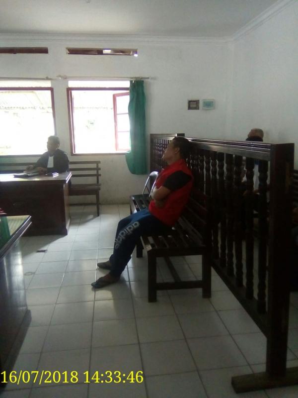 Sadis..!! Korban Kriminalisasi Pers Dipaksa dan Diseret ke Persidangan Walaupun Sedang Sakit, Diduga Untuk Menggugurkan Sidang Prapid Korban