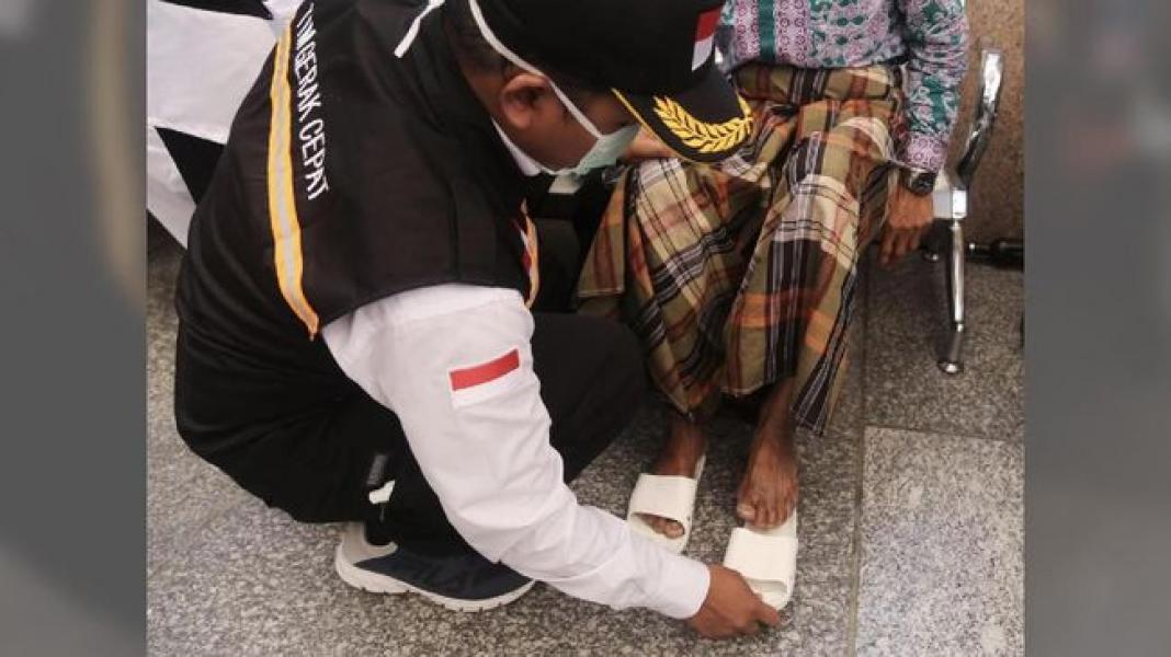 Sandal Haji Seperti Ini yang Direkomendasikan Kemenkes untuk Jamaah di Tanah Suci