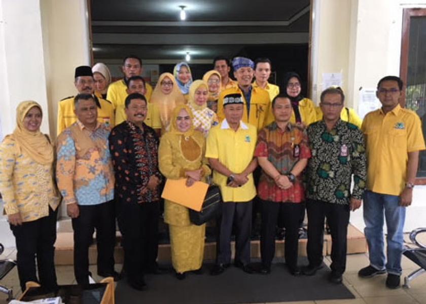Serahkan Berkas Bacaleg ke KPU Pekanbaru, Golkar Optimis Raih 13 Kursi