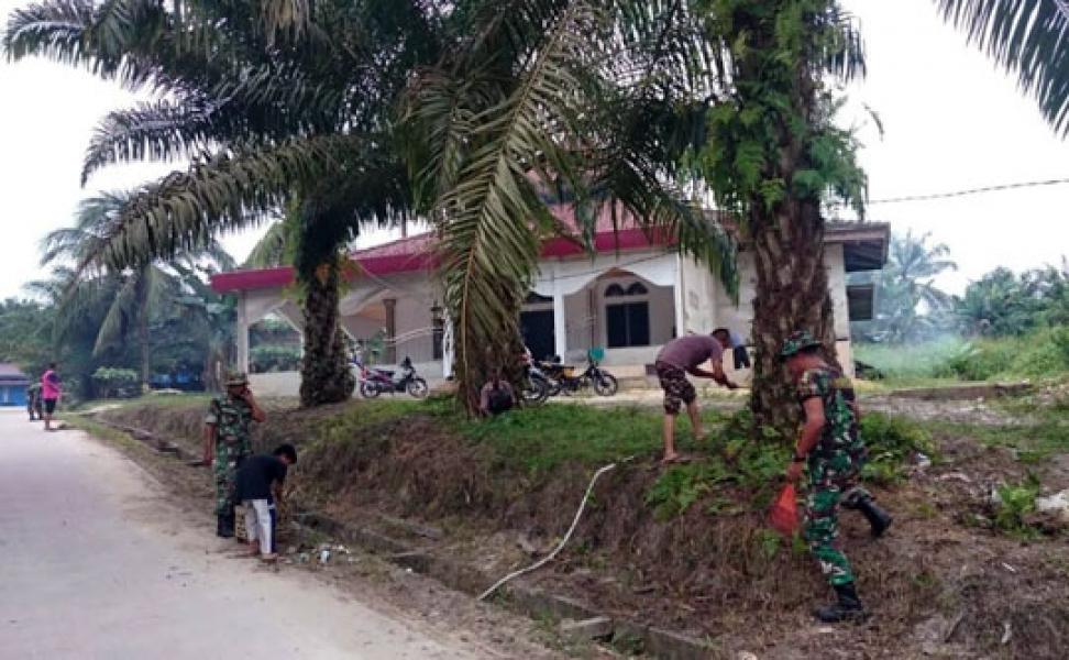 Sinergitas Masyarakat Bukit Kapur Bersama TNI Melalui Goro