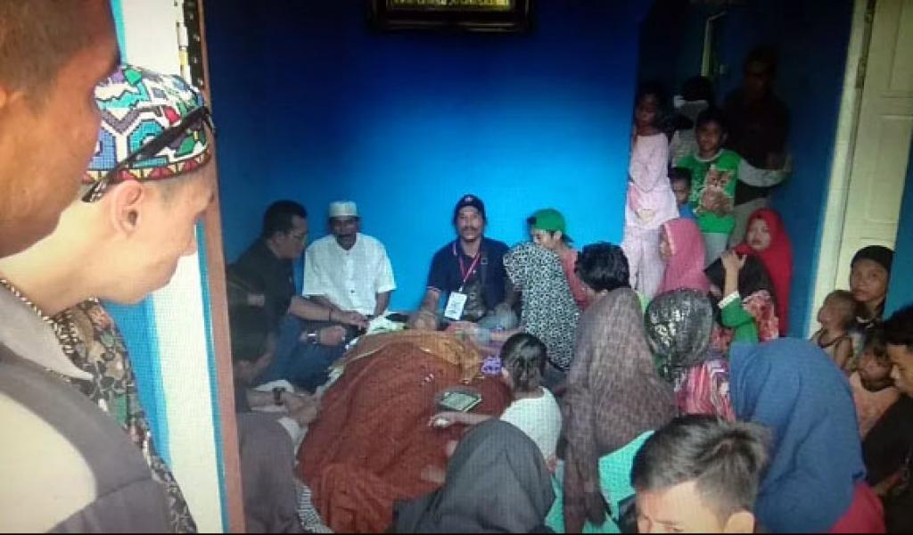 Tak �Hidup Kembali� Pascatewas Dipatuk King Cobra, Rizky Akhirnya Dimakamkan