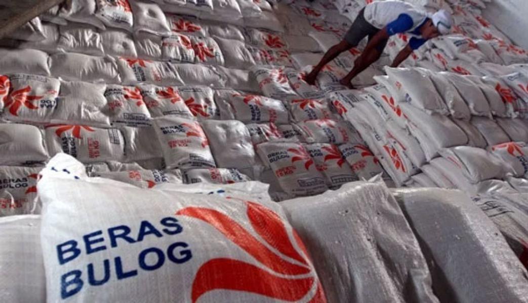 2,4 Juta Ton Beras di Gudang Bulog Terancam Busuk