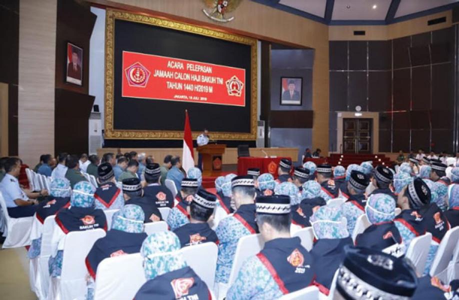 Aspers Panglima TNI Lepas Keberangkatan 294 Jamaah Calon Haji