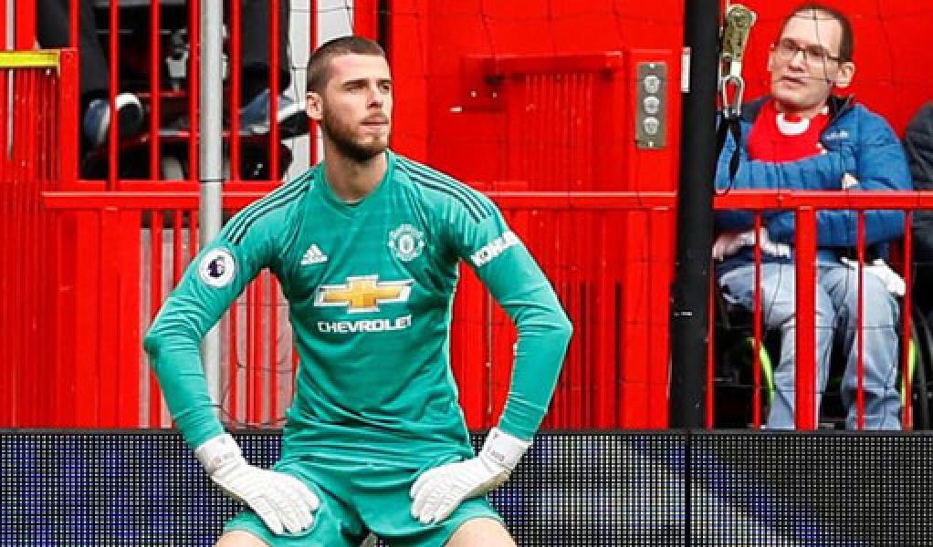 Aturan Baru Sepak Bola: Kiper Tak Boleh Banyak Tingkah