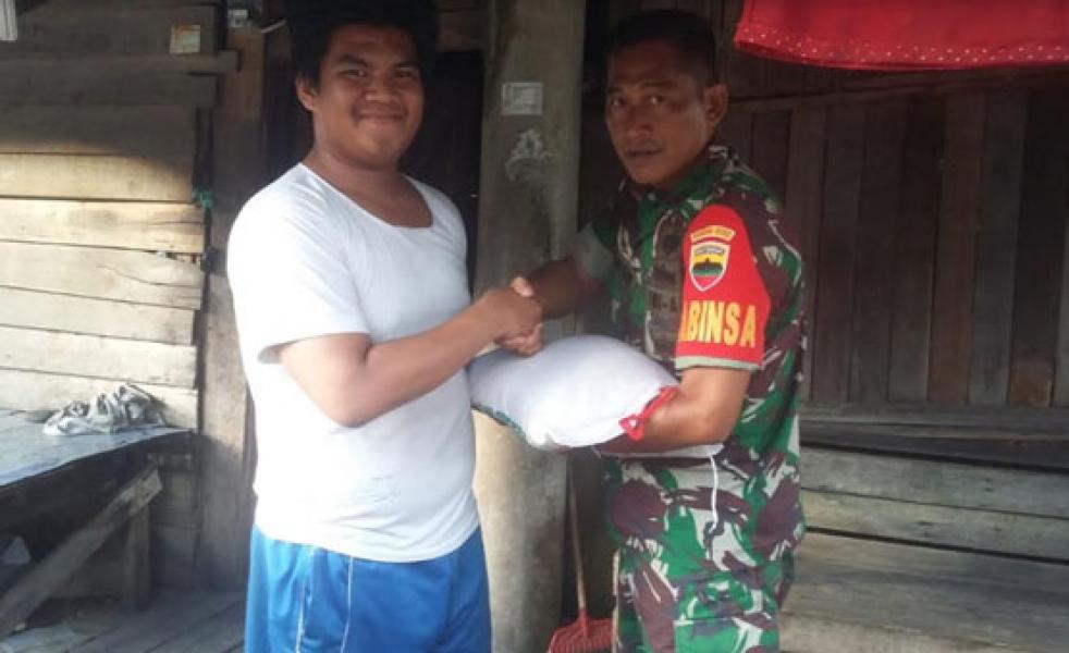 Babinsa Desa Pandau Jaya  Semarakkan TMMD Ke 105 Kodim 0313/Kpr